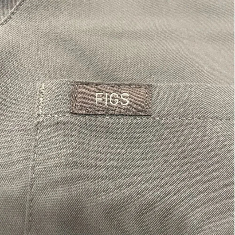 Figs Technical Collection Men’s Scrub Top - Picture 5 of 5
